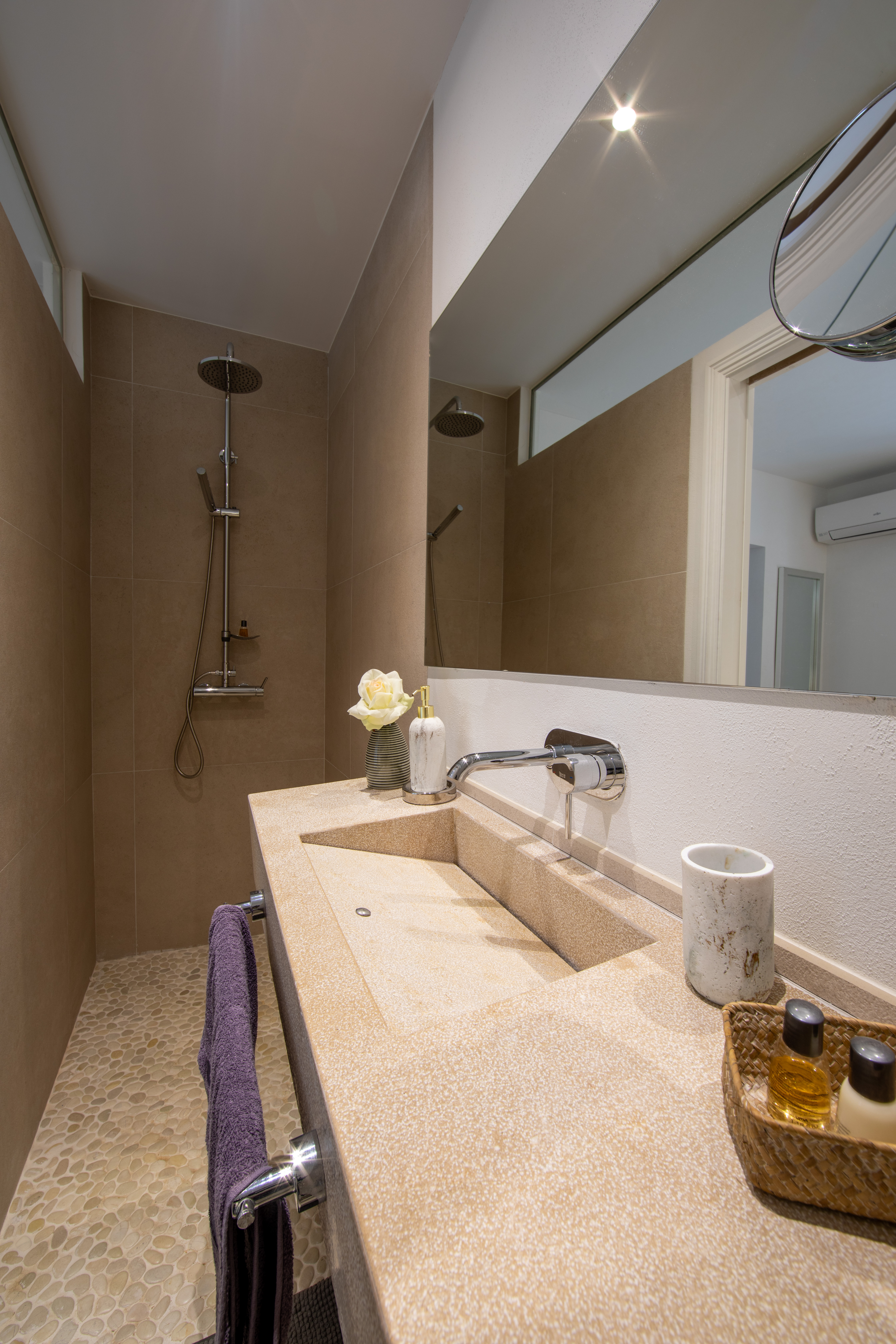 Ground floor en suite bathroom